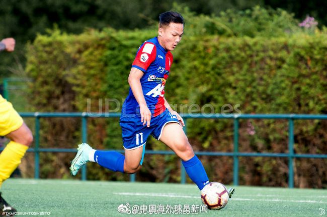 美女露100%尿口